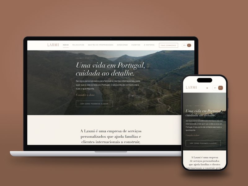 Website da Laxmi em computador e telemóvel